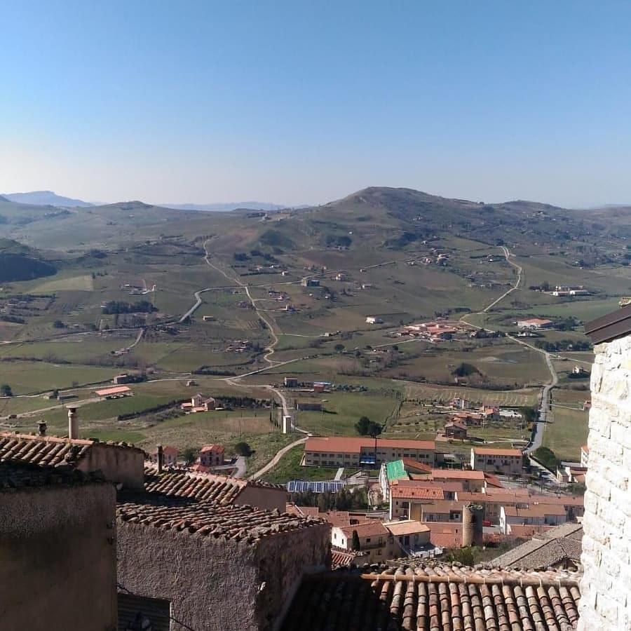 La Nicchia di Gangi Apartment Bagian luar foto