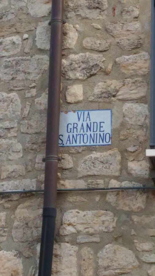 La Nicchia di Gangi Apartment Bagian luar foto